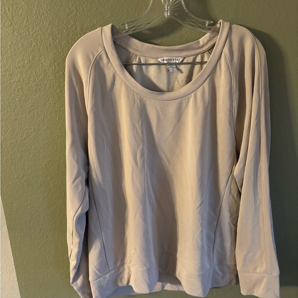 Women’s athleta top